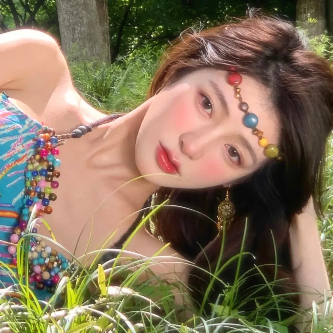 索女·丧尸·机关枪封面